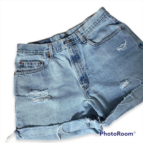SOLD. Levi’s | Vintage distressed jean shorts - Picture 3 of 9